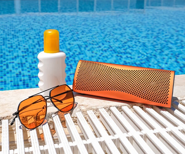 Cómo elegir el mejor altavoz portátil para las vacaciones en la playa