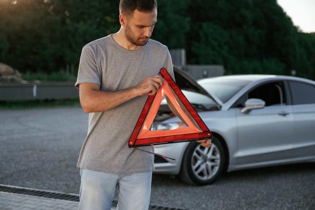 Cuándo es obligatorio llevar la luz de emergencia en el coche